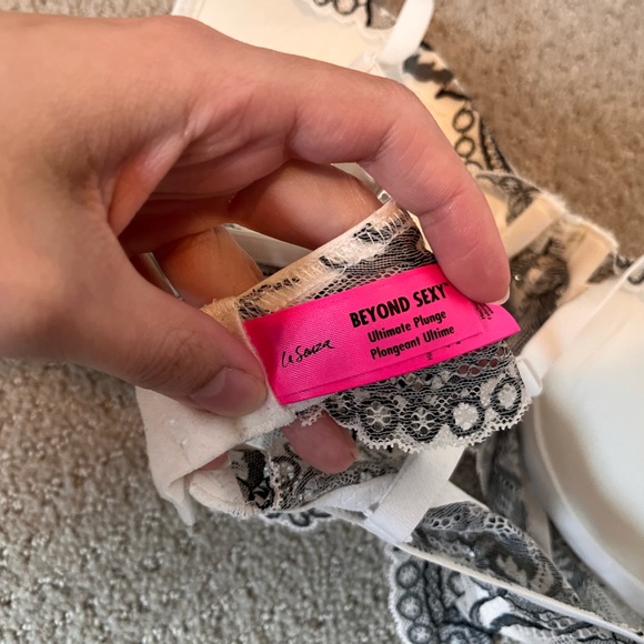 La Senza Black & White Lace Beyond Sexy Bra - Picture 3 of 4